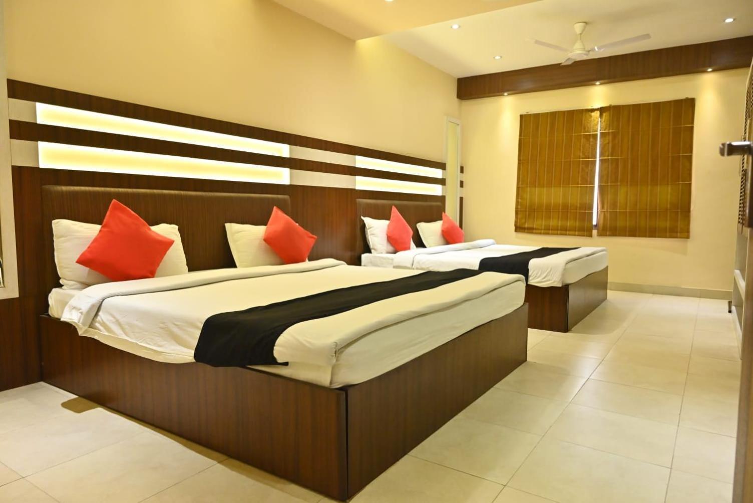 Hotel Royal Cottage Kanpur Exterior photo