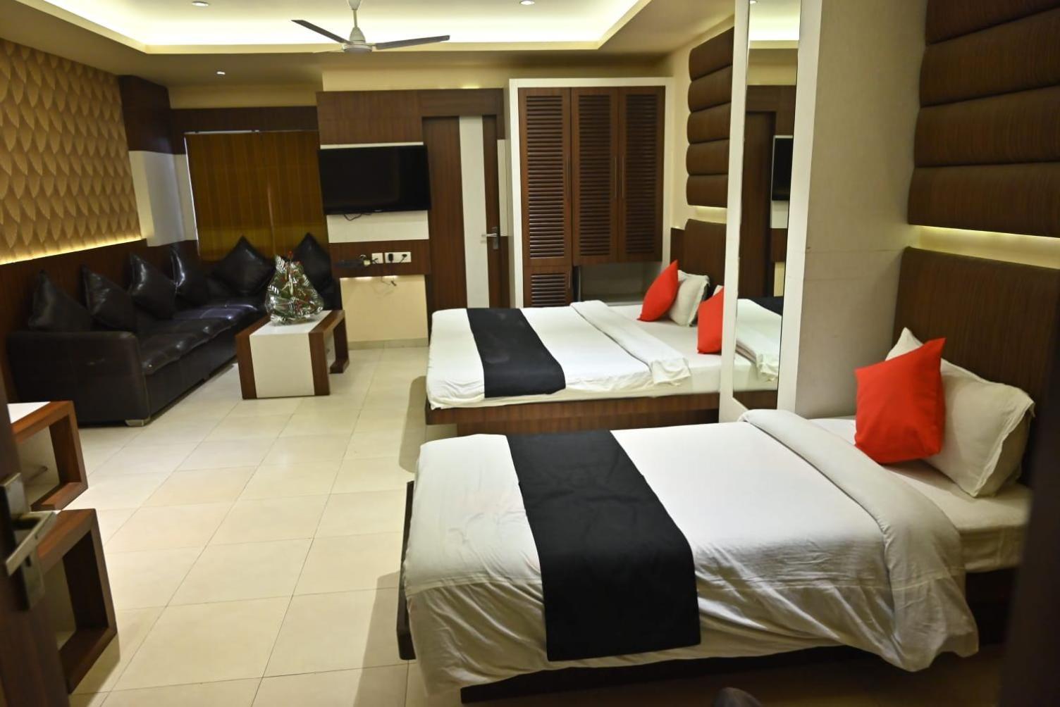 Hotel Royal Cottage Kanpur Exterior photo